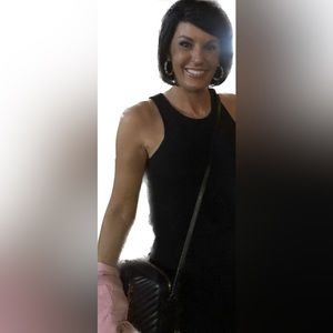 Meet your Posher, Adena